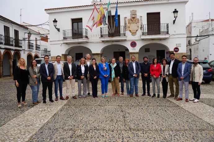 El equipo de gobierno de la Diputación de Badajoz se reúne en Segura de León para perfilar el presupuesto de la institución para 2026