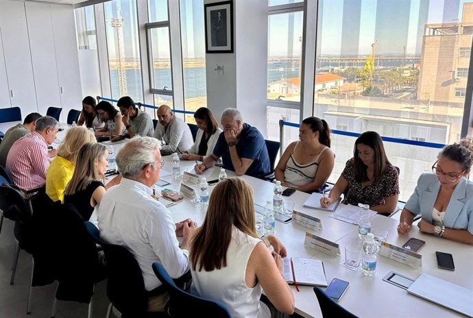 Imagen de una reunión de la Comisión Provincial de Flujos Migratorios en Campaña Agrícola de Huelva.