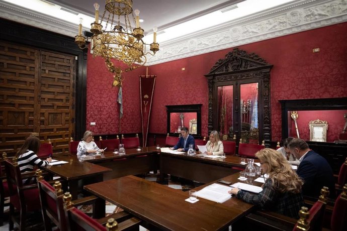 Comisión de Honores y Distinciones de Granada, presidida por la alcaldesa, Marifrán Carazo