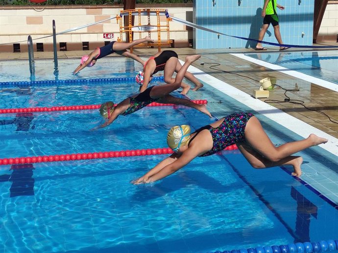 Archivo - Circuito Provincial de Natación de Verano en una imagen de archivo 