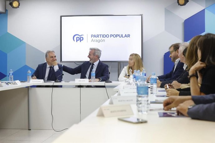 Reunión del vicesecretario de Coordinación Autonómica y Local del PP, Elías Bendodo, con el grupo parlamentario del PP en las Cortes de Aragón, en la sede de los 'populares' en Zaragoza.