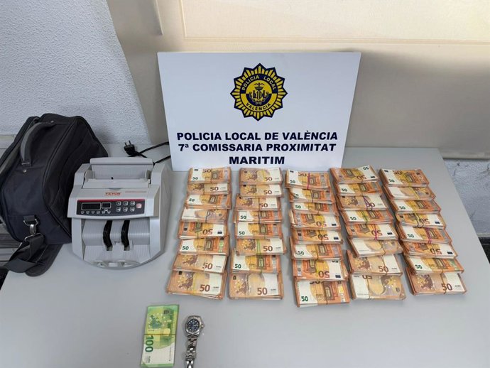 Tres detinguts després de confiscar-los més de 200.000 euros falsificats en un control de seguretat a València