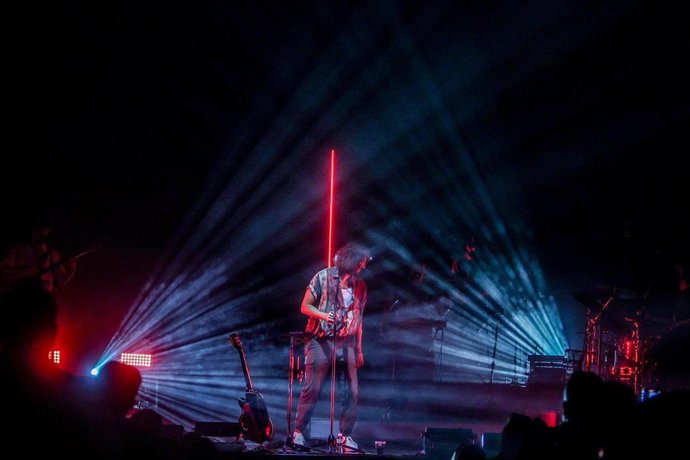 Archivo - El cantante Izal durante un concierto en el Teatro Circo Price, a 16 de marzo de 2024, en Madrid (España).