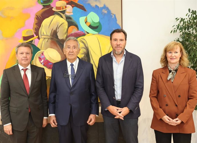 El ministro de Transportes y Movilidad Sostenible, Óscar Puente, ha recibido este martes a José Luis Manzanares Japón, Premio de Ingeniería Civil 2025 y doctor ingeniero de Caminos, Canales y Puertos