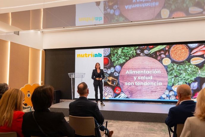La divulgadora científica Boticaria García en la presentación de 'Nutrilab', un programa de educación nutricional de Serunion.