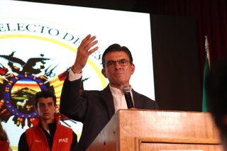 El presidente electo de Bolivia, Rodrigo Paz, en un discurso tras la jornada electoral el 19 de octubre.
