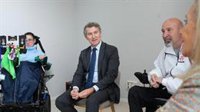 Feijóo critica que el Gobierno haya tardado un año en dotar la Ley ELA y exige que las ayudas aprobadas "lleguen ya"