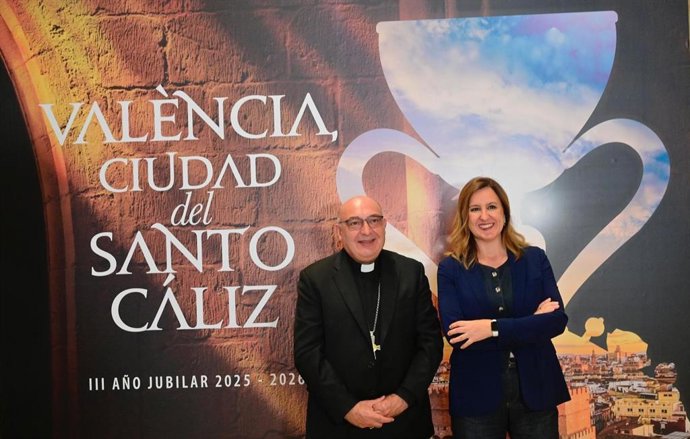 El arzobispo de València, Enrique Benavent, junto a la alcaldesa de València, María José Catalá, durante la presentación de las actividades del III Año Jubilar