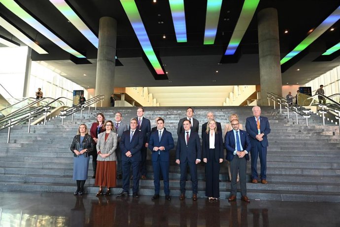 El Lehendakari, Imanol Pradales, durante la inauguración del congreso internacional del acero 'Steel Tech 2025', en BEC, junto a la diputada general de Bizkaia, Elixabete Etxanobe, Fernando Espada (Siderex) y José Noldin (AISTE).