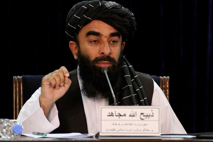 Archivo - (211110) -- KABUL, Nov. 10, 2021 (Xinhua) -- Taliban spokesman Zabihullah Mujahid speaks during a press briefing in Kabul, Afghanistan, on Nov. 10, 2021. The caretaker government of Afghanistan on Wednesday downplayed the security threat posed b
