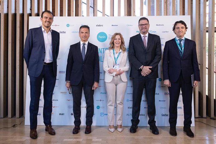 De izquierda a derecha: Marc Pérez, presidente de Fenin Cataluña; Jorge Huertas, presidente de Fenin; Isabel Muñoz, directora general de INGESA; Lluis Moreno, vicepresidente de Foment del Treball; y Pablo Crespo, secretario general de Fenin.
