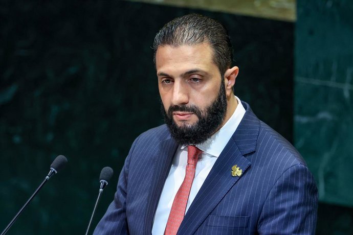 24 de setembro de 2025, EUA, Nova York: O presidente da Síria, Ahmed al-Sharaa, discursa no debate geral da Assembleia Geral da ONU em Nova York. Espera-se que mais de 140 chefes de estado e de governo participem do maior evento diplomático do mundo duran