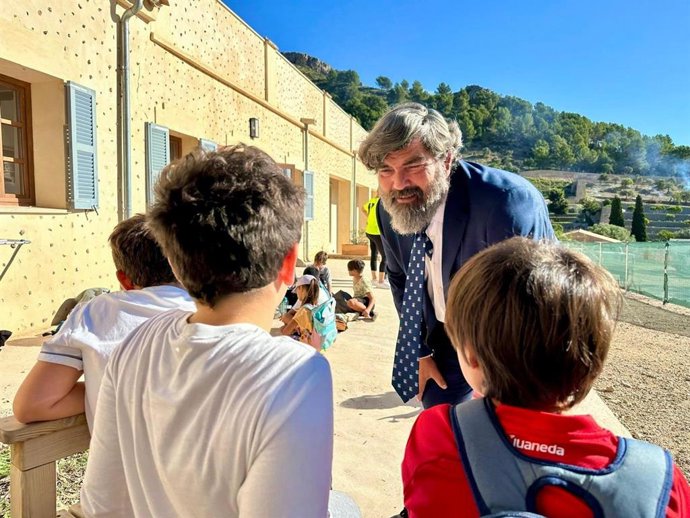 El vicepresidente del Consell de Mallorca y conseller insular de Medio Ambiente, Medio Rural y Deportes, Pedro Bestard, participa en la actividad 'Una nit a la Serra'