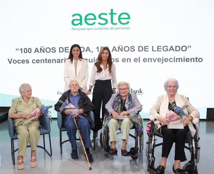 Evento de homenaje a las personas centenarias que viven en residencias de AESTE.
