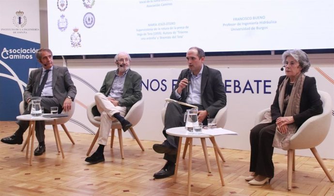 Jesús Contreras, Francisco Bueno, Imanol García y María Jesús Otero durante la jornada organizada por Asociación Caminos.