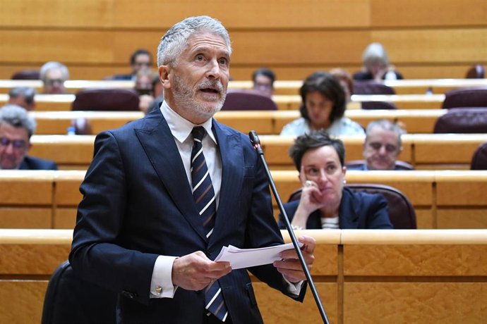 El ministro del Interior, Fernando Grande-Marlaska, interviene durante una sesión de control al Gobierno en la Cámara Alta, a 21 de octubre de 2022, en Madrid (España).