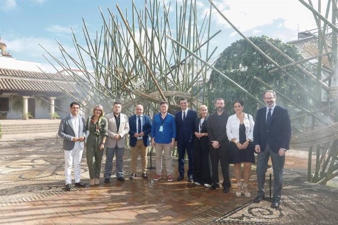 Foto de familia de impulsores, patrocinadores y colaboradores de Flora.