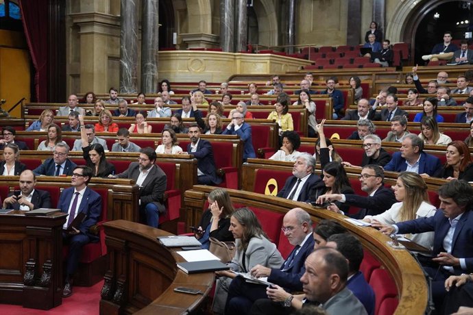 Los diputados durante la tercera jornada del Debate de Política General, en el Parlament de Catalunya, a 9 de octubre de 2025, en Barcelona, Catalunya (España).