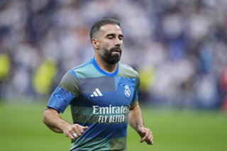 Archivo - Daniel Carvajal of Real Madrid CF warms up during the Spanish League, LaLiga EA Sports, football match played between Real Madrid and RCD Espanyol at Santiago Bernabeu stadium on September 20, 2025, in Madrid, Spain.