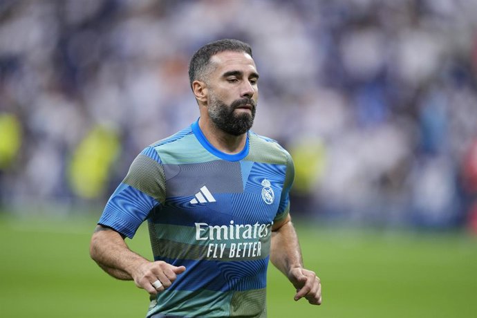 Archivo - Daniel Carvajal of Real Madrid CF warms up during the Spanish League, LaLiga EA Sports, football match played between Real Madrid and RCD Espanyol at Santiago Bernabeu stadium on September 20, 2025, in Madrid, Spain.
