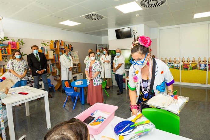 La Fundación Unicaja se une a la Fundación Theodora para humanizar la estancia hospitalaria de cerca de 2.000 menores en una decena de centros fundamentalmente de zonas rurales de Almería, Granada, Córdoba, Cádiz y Huelva.