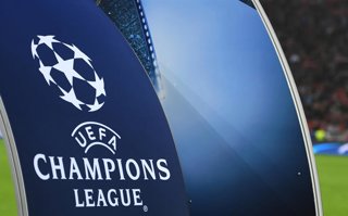 Archivo - FILED - 21 February 2017, North Rhine-Westphalia, Leverkusen: The UEFA Champions League logo is pictured in the BayArena. Photo: Marius Becker/dpa