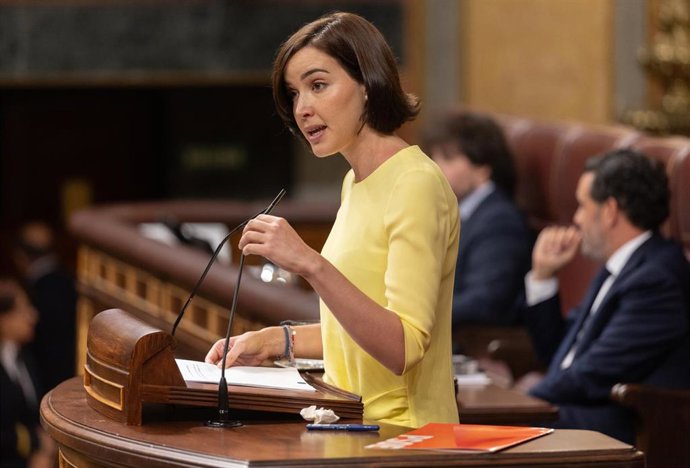 Archivo - La diputada del PSOE Andrea Fernández durante una sesión plenaria extraordinaria, en el Congreso de los Diputados, a 22 de julio de 2025, en Madrid (España). 