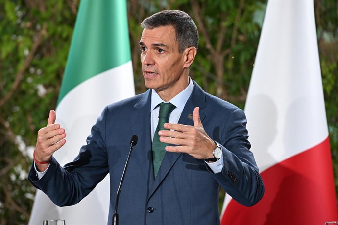 El presidente del Gobierno, Pedro Sánchez, participa en la declaración conjunta de los líderes de la Cumbre EU-MED9 2025 ante los medios de comunicación, a 20 de octubre de 2025, en Portoroz (Eslovenia). Sánchez viaja este lunes a Eslovenia para asistir a