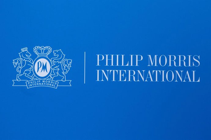 Archivo - FILED - 19 de junho de 2017, Saxônia, Dresden: Uma visão geral do logotipo da empresa de tabaco norte-americana Philip Morris durante uma coletiva de imprensa em Dresden. Foto: Sebastian Kahnert/dpa-Zentralbild/dpa