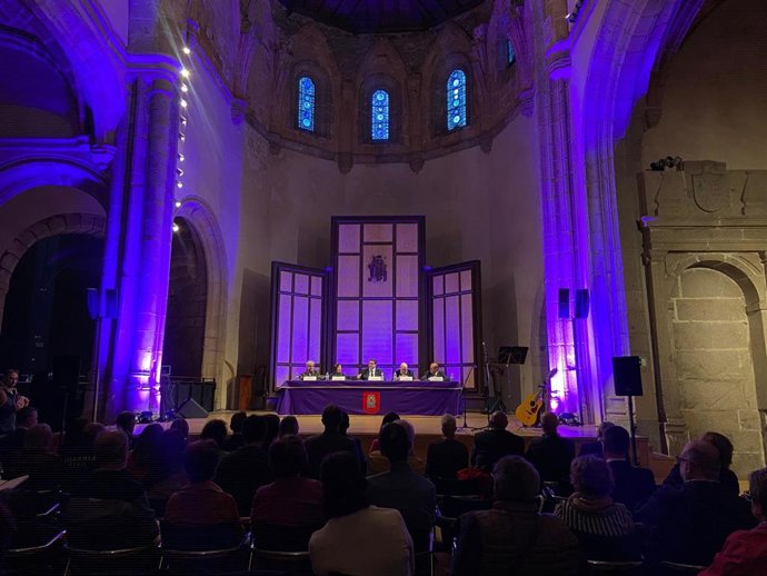 Luce López-Baralt presenta en Ávila Mucho me atrevo, Premio de las Letras Teresa de Ávila, que estudia las experiencias místicas de la santa