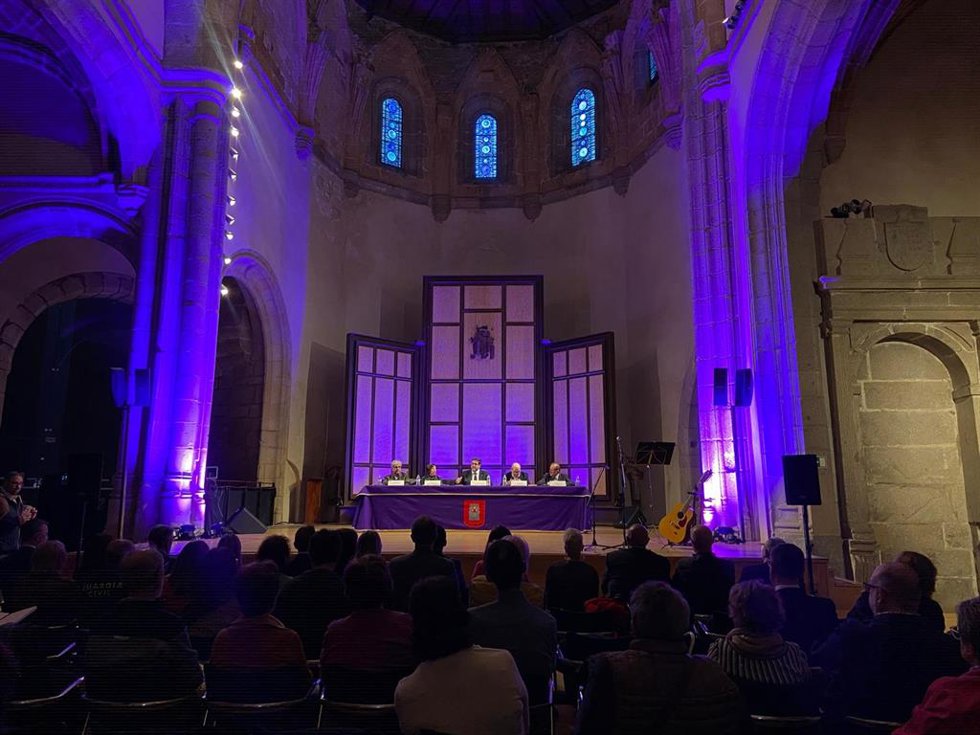 Luce López-Baralt presenta en Ávila Mucho me atrevo, Premio de las Letras Teresa de Ávila, que estudia las experiencias místicas de la santa