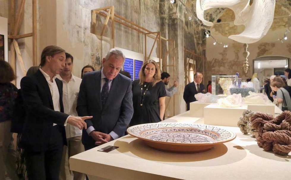 Inauguración de la muestra internacional de artesanía contemporánea 'Interwoven' en la Artillería.