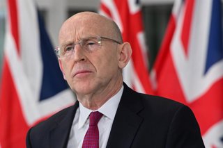 Archivo - 22 May 2025, United Kingdom, London: UK Defence Secretary John Healey listens during a press conference at Strategic Command Headquarters. A judge has cleared the way for the Government to sign its deal over the Chagos Islands after discharging 
