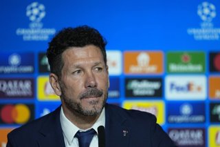 Archivo - Diego Pablo Simeone, head coach of Atletico de Madrid, attends his press conference during the training day of Atletico de Madrid ahead the UEFA Champions League, Round of 16 second round, football match against Real Madrid at Riyadh Air Metropo
