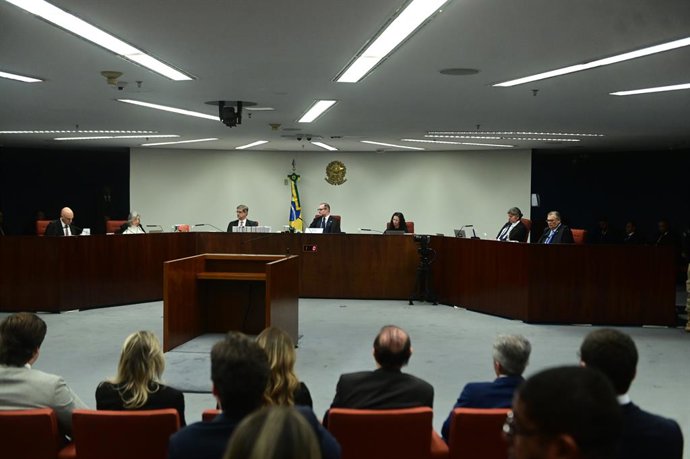 Archivo - BEIJING, 12 de setembro de 2025 -- Ministros do Supremo Tribunal Federal do Brasil se reúnem para a fase de veredicto e sentença de um julgamento sobre um suposto plano de golpe do ex-presidente brasileiro Jair Bolsonaro para tomar o poder após 