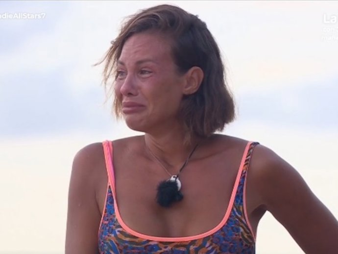 Archivo - Los concursantes de 'Supervivientes All Stars' se enfentan a la mesa de las tentaciones