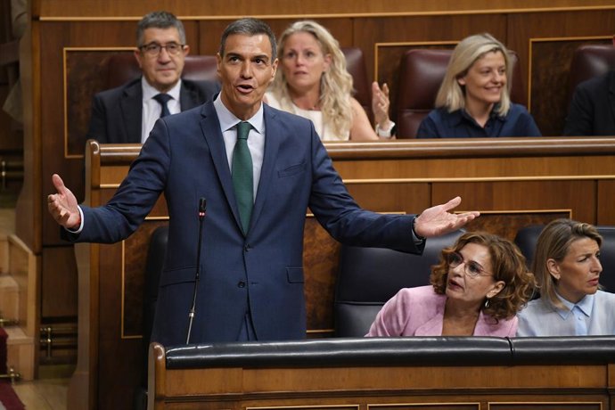 Archivo - Arquivo - O Presidente do Governo, Pedro Sánchez, fala durante uma sessão de controle do governo no Congresso dos Deputados, em 11 de junho de 2025, em Madri (Espanha). O Presidente do Governo participa de sua primeira sessão de controle no Cong