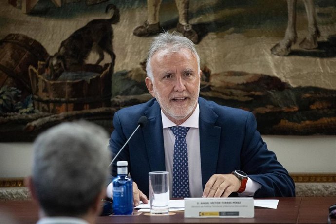 Archivo - El ministro de Política Territorial y Memoria Democrática, Ángel Víctor Torres, clausura el XIV Foro de las Autonomías, en el Centro de Estudios Políticos y Constitucionales, a 8 de julio de 2025, en Madrid (España).