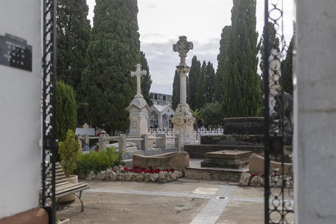 Archivo - Cementerio de Les Preulles, a 29 de octubre de 2024 
