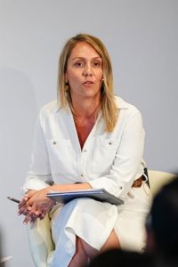 Alma Ezcurra dice que solo una "mente brillante" como la de Pedro Sánchez manda a Leire Díez a "hacer limpiezas a fondo"