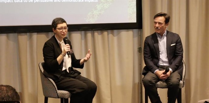 Francesca Morgante (RSPO) and Horacio González-Alemán (Spanish Foundation for Sustainable Palm Oil) onstage at the Members Meet-Up in Madrid in February 2025.