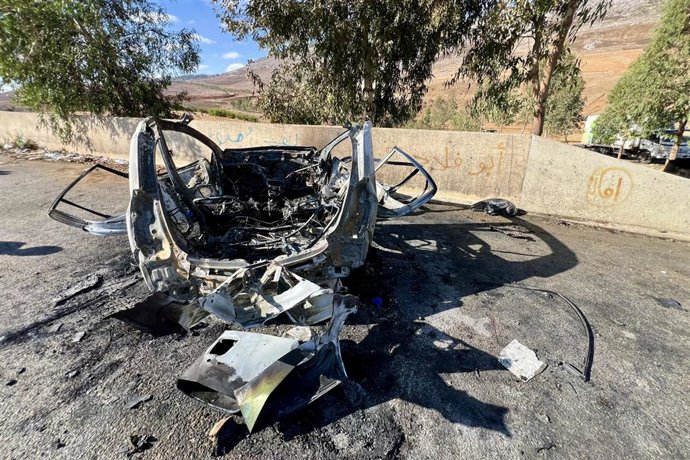 Vehículo bombardeado por el Ejército de Israel en el sur de Líbano pese al alto el fuego pactado a finales de noviembre de 2024 (archivo)