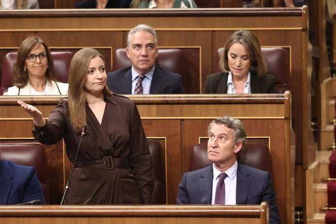 La portavoz del PP en el Congreso, Ester Muñoz, interviene durante una sesión de control al Gobierno, en el Congreso de los Diputados, a 22 de octubre de 2025, en Madrid (España). El Gobierno se enfrenta de nuevo a preguntas relacionadas con la estabilida