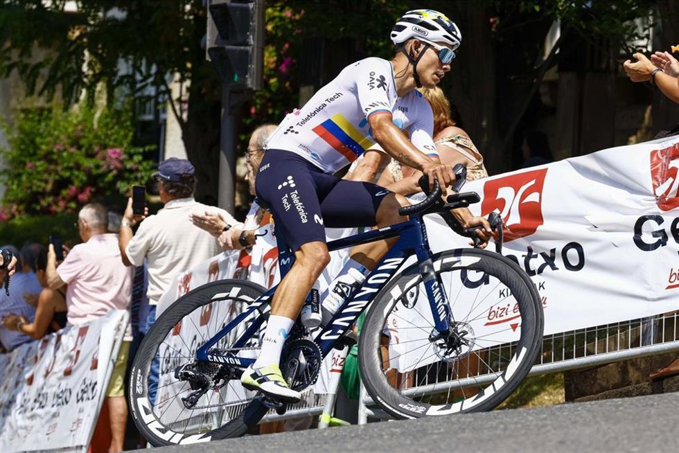 Archivo - El ciclista del Movistar Team Orluis Aular.