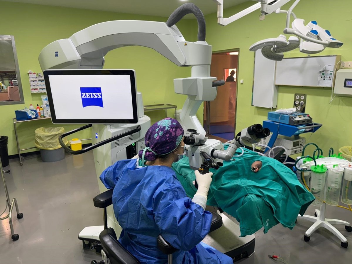 El Hospital de Coria dispone de un nuevo microscopio quirúrgico para el Servicio de Otorrinolaringología
