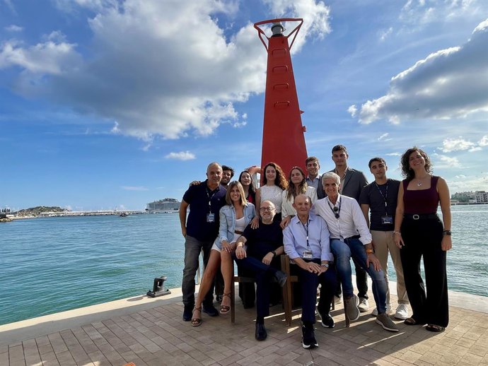 Los participantes del programa 'Líderes a bordo' durante una de las paradas del crucero