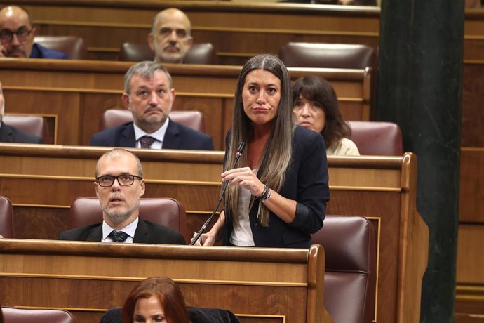 La portavoz de Junts en el Congreso, Miriam Nogueras, interviene durante una sesión de control al Gobierno, en el Congreso de los Diputados, a 22 de octubre de 2025, en Madrid (España).