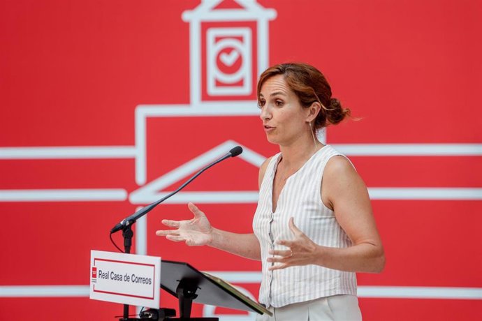 Archivo - Imagen de recurso de la ahora ministra de Sanidad, Mónica García, compareciendo ante los medios de comunicación en la Real Casa de Correos cuando aún era portavoz de Más Madrid en la Asamblea (2022).