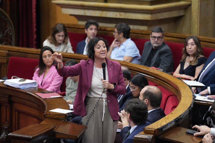 La consellera d'Economia, Alícia Romero, durant un ple al Parlament de Catalunya