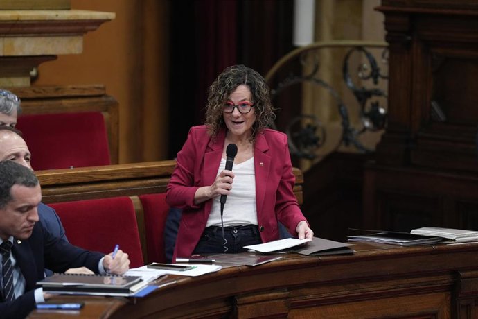 La consellera de Cultura, Sònia Hernández, durante un pleno en el Parlament de Catalunya, a 22 de octubre de 2025